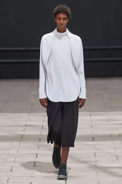 Look 1